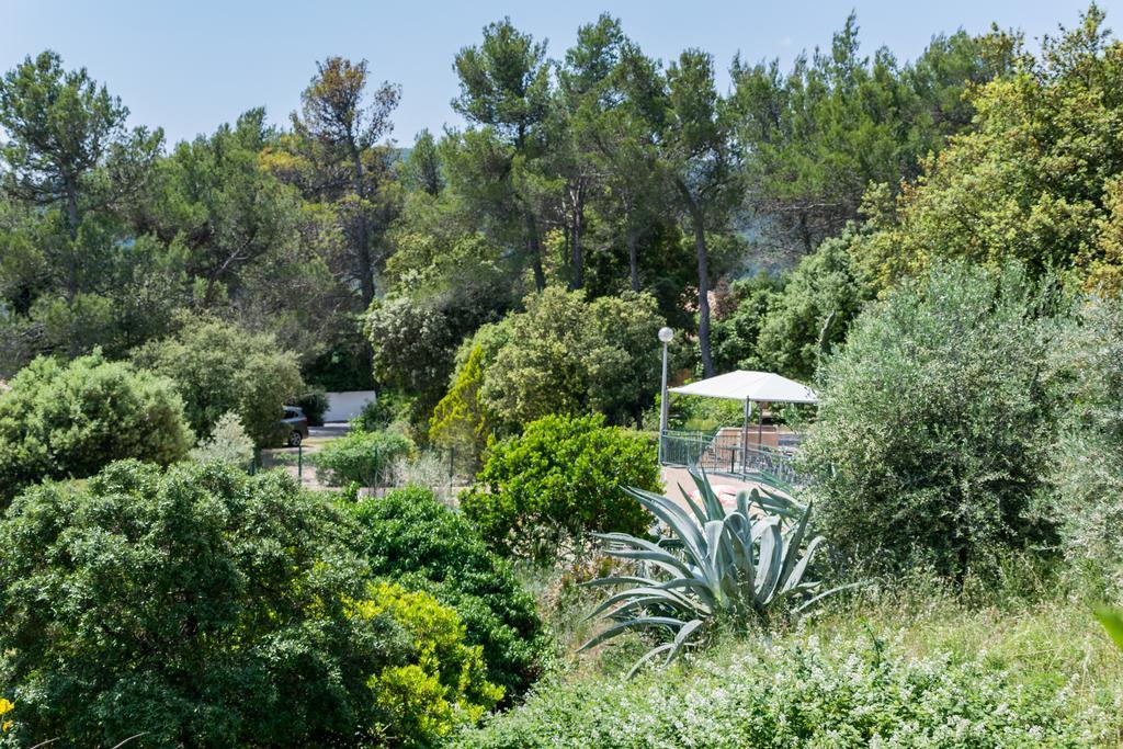 Les Arbousiers Village Hotel Provencal La Roquebrussanne Zewnętrze zdjęcie
