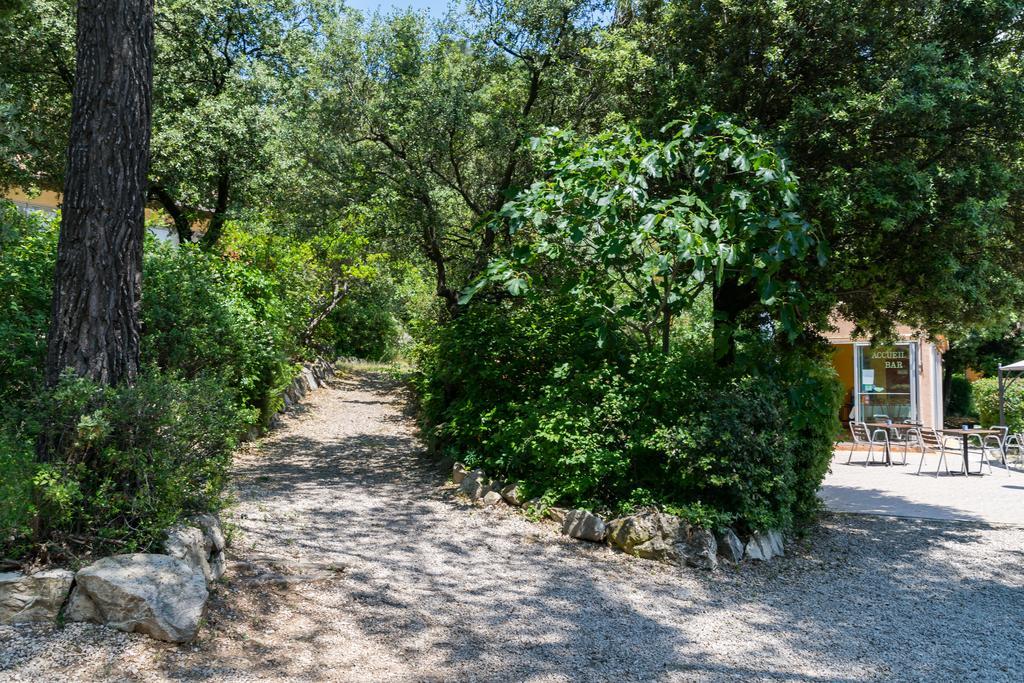 Les Arbousiers Village Hotel Provencal La Roquebrussanne Zewnętrze zdjęcie