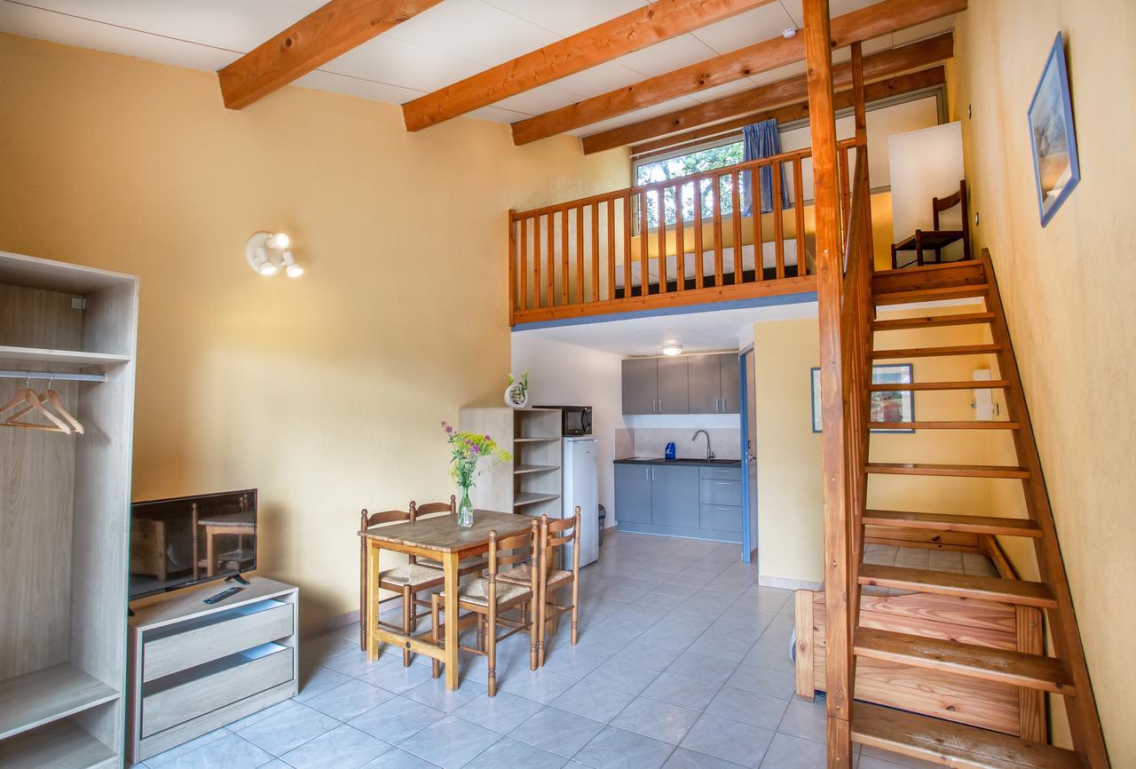 Les Arbousiers Village Hotel Provencal La Roquebrussanne Zewnętrze zdjęcie