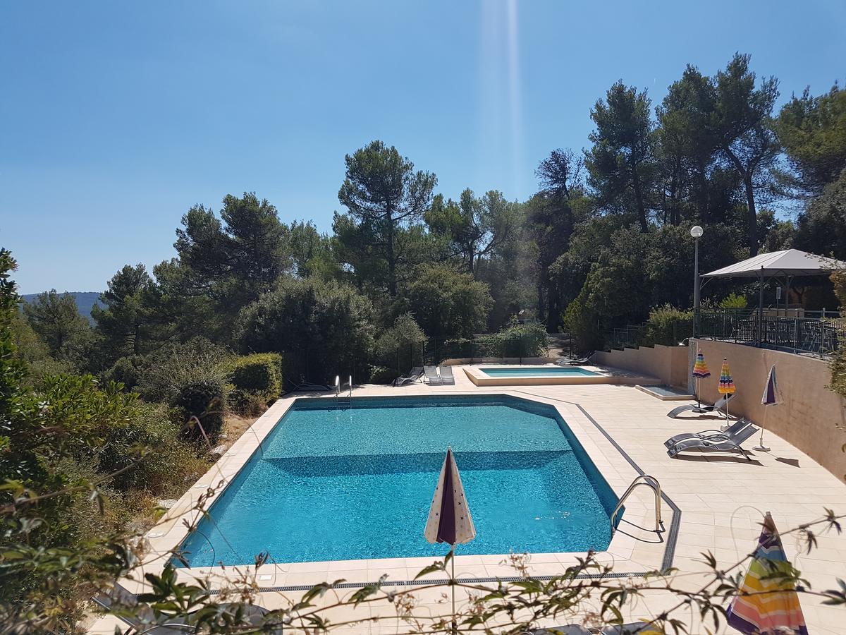 Les Arbousiers Village Hotel Provencal La Roquebrussanne Zewnętrze zdjęcie